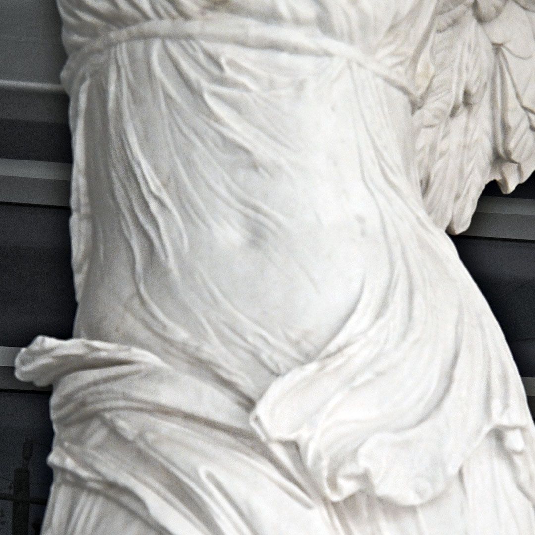 Detail of a classical sculpture inside the US Fertility offices at Museo Houston, representing the intersection of art and clinical excellence in reproductive medicine.