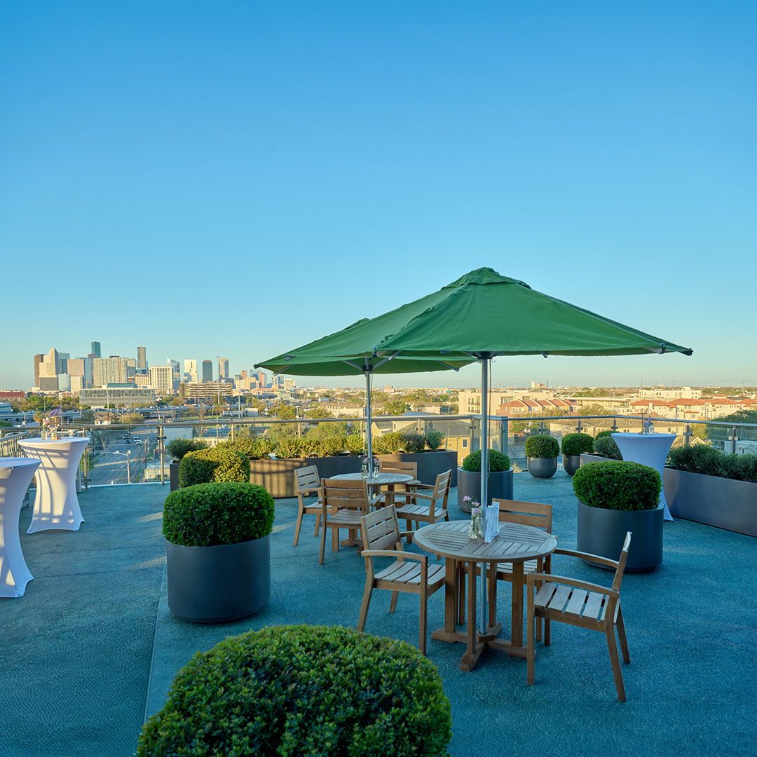 Wide-angle view of the modern terrace at Museo Houston during a clear day, showcasing the expansive event area.
